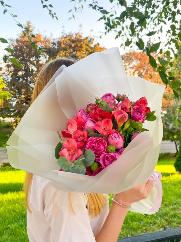 Сборный букет "амалия", артикул F1240801 - 4290 рублей, доставка по городу. Flawery - доставка цветов