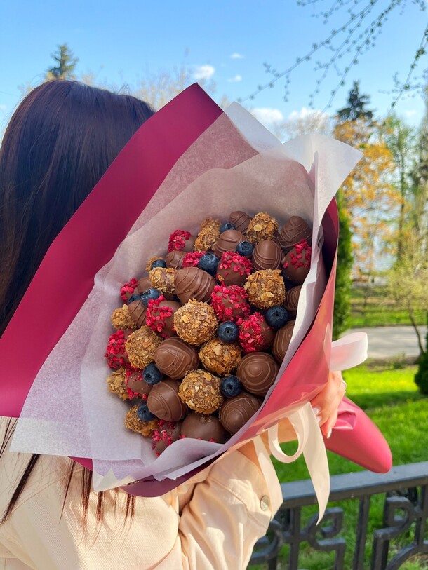 Клубничный букет "миранда", артикул F1309939 - 9690 рублей, доставка по городу. Flawery - доставка цветов