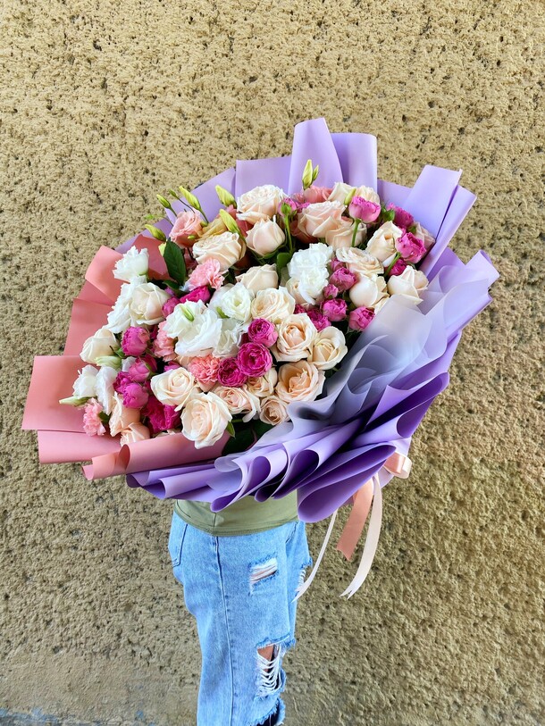 Сборный букет "любящее сердце", артикул F1310003 - 15690 рублей, доставка по городу. Flawery - доставка цветов