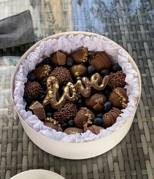 Клубничный бокс "любовь", артикул F1311899 - 5190 рублей, доставка по городу. Flawery - доставка цветов