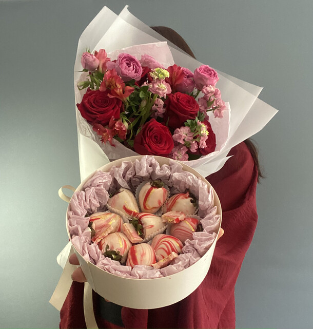 Комбо набор "подарок амура", артикул F1319785 - 7190 рублей, доставка по городу. Flawery - доставка цветов