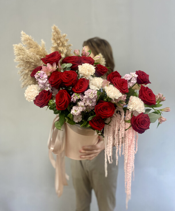 Сборный букет "мысли о тебе", артикул F1329431 - 11290 рублей, доставка по городу. Flawery - доставка цветов