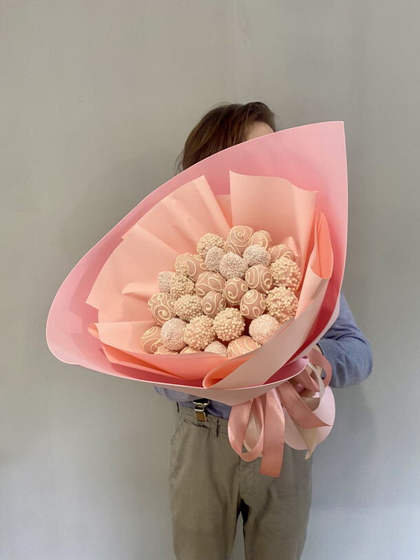 Клубничный букет "яркий вкус", артикул F1329636 - 7290 рублей, доставка по городу. Flawery - доставка цветов