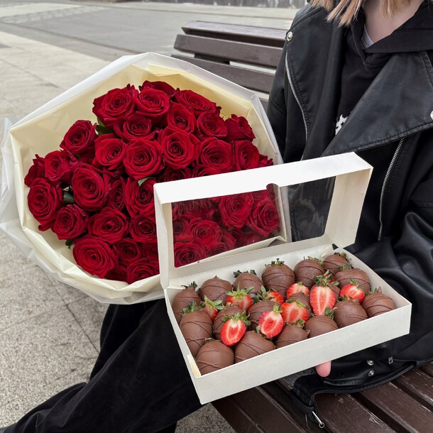 Комбо набор "твоя весна", артикул F1399869 - 16490 рублей, доставка по городу. Flawery - доставка цветов