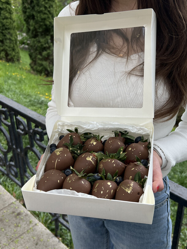 Бокс клубники "аэлита", артикул F1413986 - 3290 рублей, доставка по городу. Flawery - доставка цветов