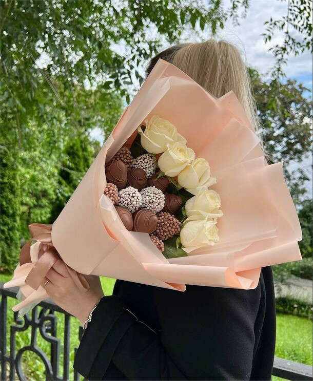 Букет "нежный поцелуй", артикул F1435304 - 4490 рублей, доставка по городу. Flawery - доставка цветов