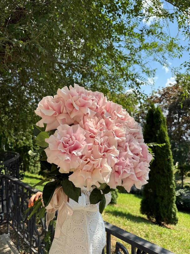 Букет французских роз "бонжур", артикул F1451837 - 5590 рублей, доставка по городу. Flawery - доставка цветов