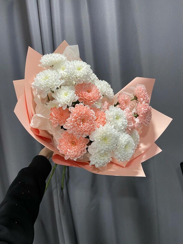 Монобукет из 5 хризантем, артикул F1334214 - 3950 рублей, доставка по городу. Flawery - доставка цветов