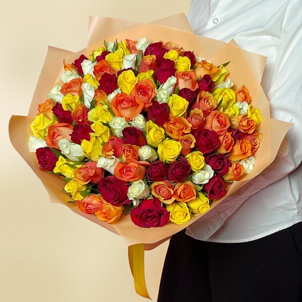 101 роза микс, артикул F1310057 - 16300 рублей, доставка по городу. Flawery - доставка цветов