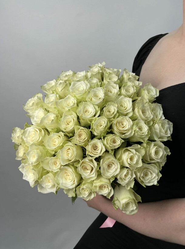 51 белая роза, артикул F1310060 - 8000 рублей, доставка по городу. Flawery - доставка цветов
