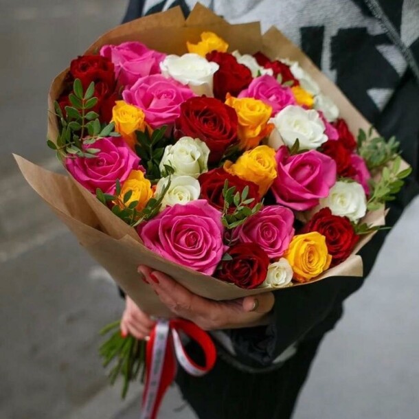 Букет из 35 роз, артикул F1310061 - 6200 рублей, доставка по городу. Flawery - доставка цветов
