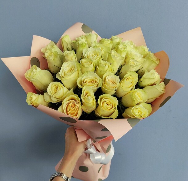 Букет из 35 роз, артикул F1310064 - 5900 рублей, доставка по городу. Flawery - доставка цветов