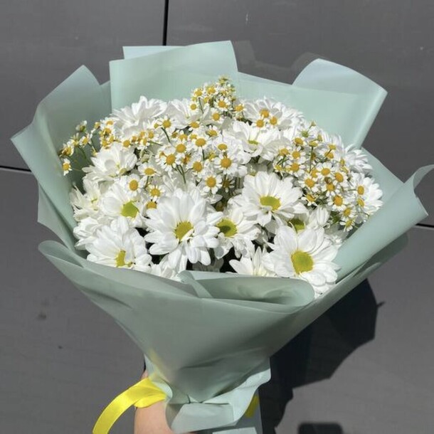 Ромашки с хризантемами, артикул F1305254 - 3870 рублей, доставка по городу. Flawery - доставка цветов