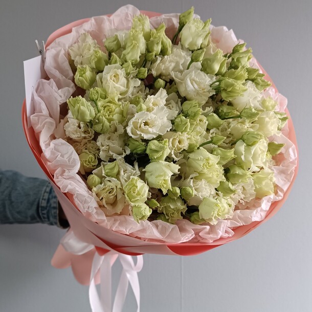 Моно букет из эустомы, артикул F1457183 - 4091 рублей, доставка по городу. Flawery - доставка цветов