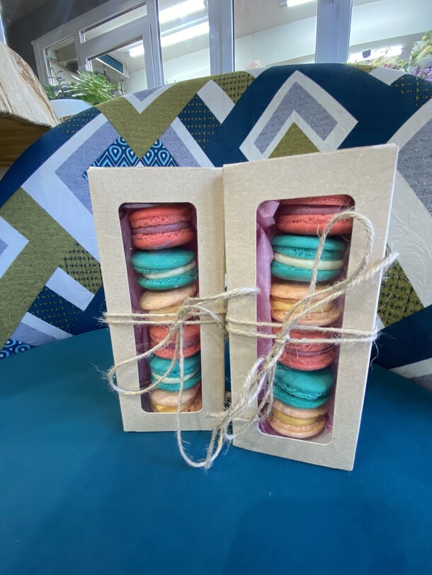 Макарунсы 12 шт, артикул F1305445 - 2365 рублей, доставка по городу. Flawery - доставка цветов