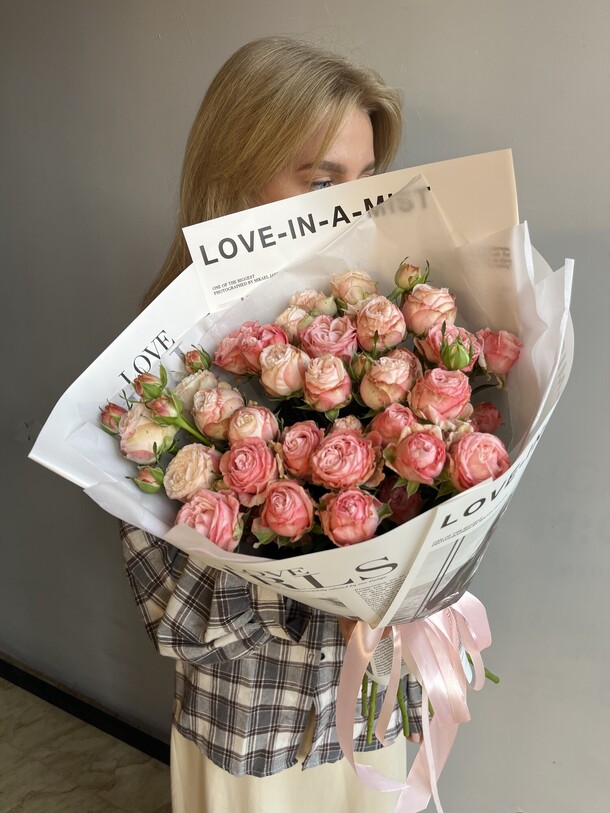 Кустовые пионовидные розы, артикул F1380731 - 4364 рублей, доставка по городу. Flawery - доставка цветов