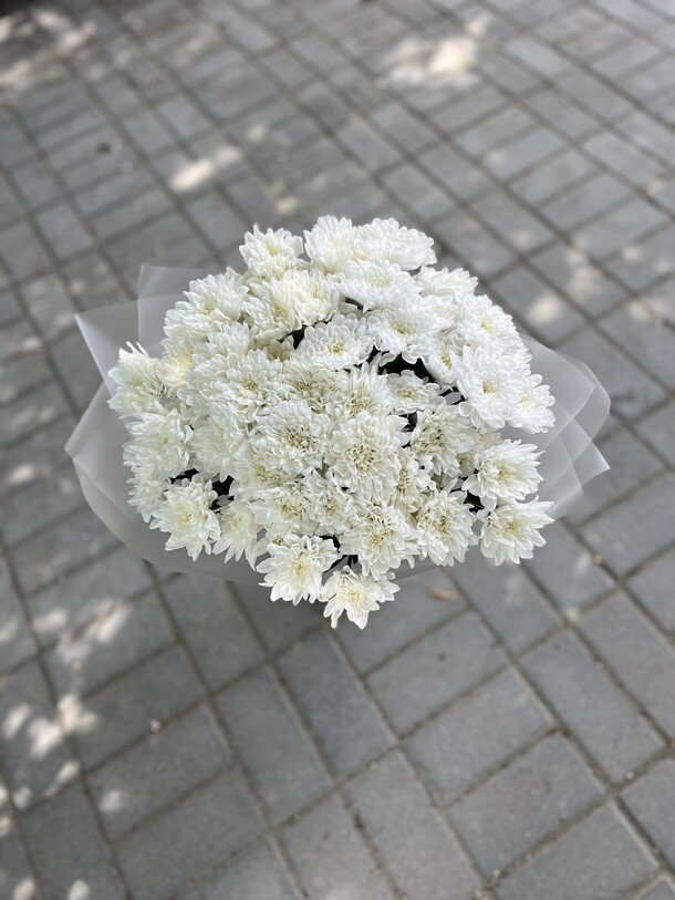 Облачка хризантем, артикул F1311525 - 10382 рублей, доставка по городу. Flawery - доставка цветов