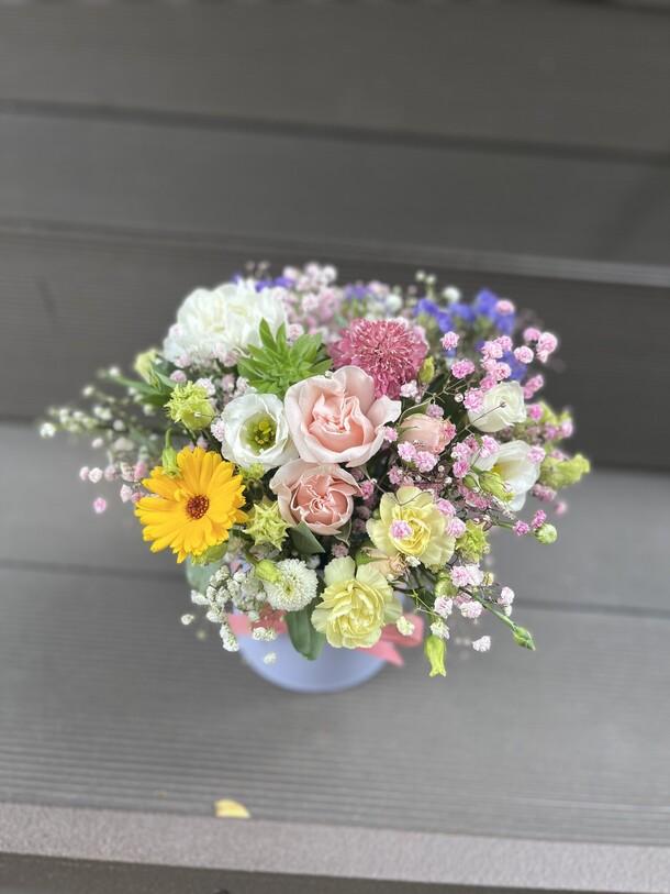 Цветы в коробке, артикул F1317202 - 2490 рублей, доставка по городу. Flawery - доставка цветов