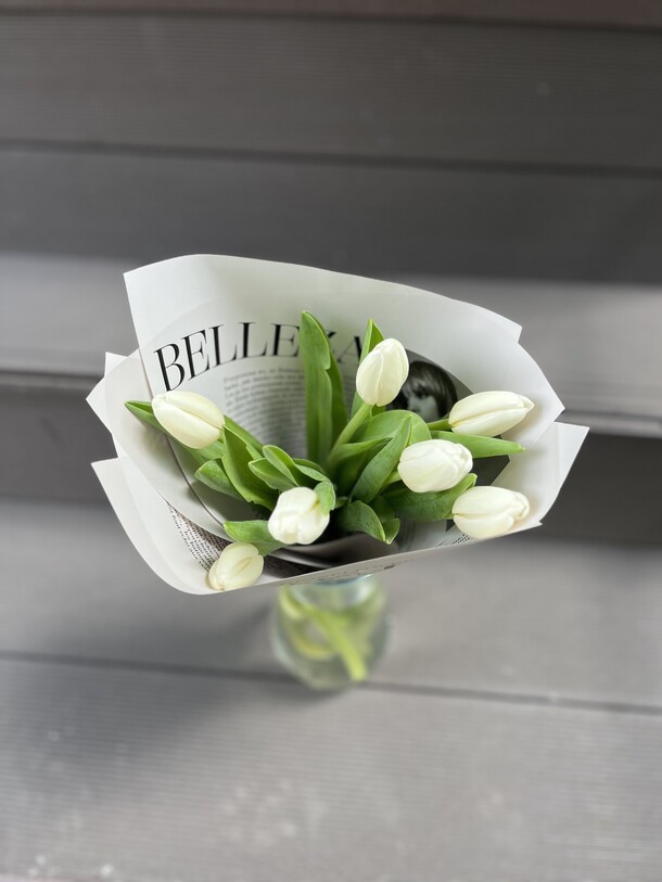 Белые тюльпаны, артикул F1317207 - 2590 рублей, доставка по городу. Flawery - доставка цветов