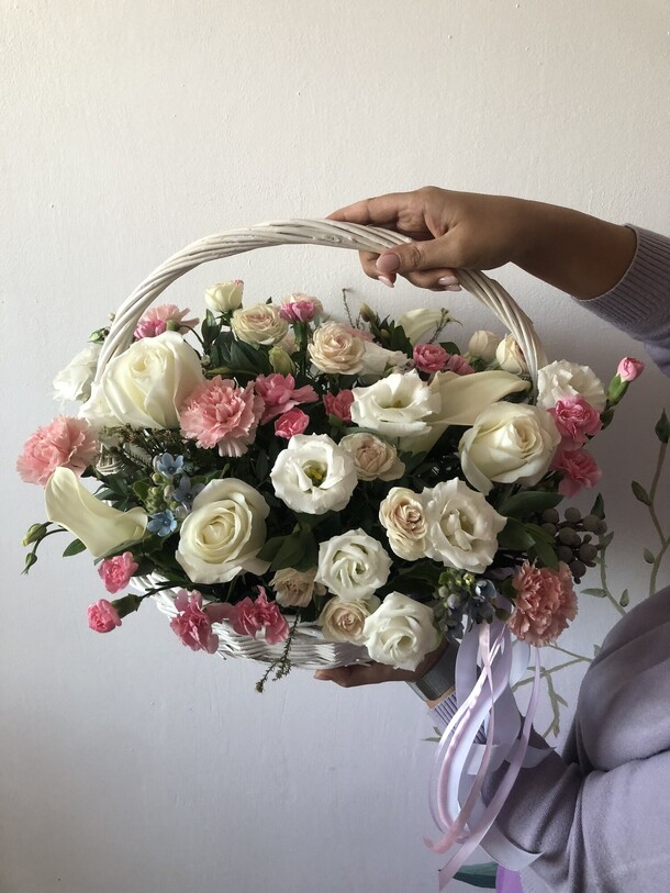 Нежная корзина, артикул F1320491 - 14990 рублей, доставка по городу. Flawery - доставка цветов