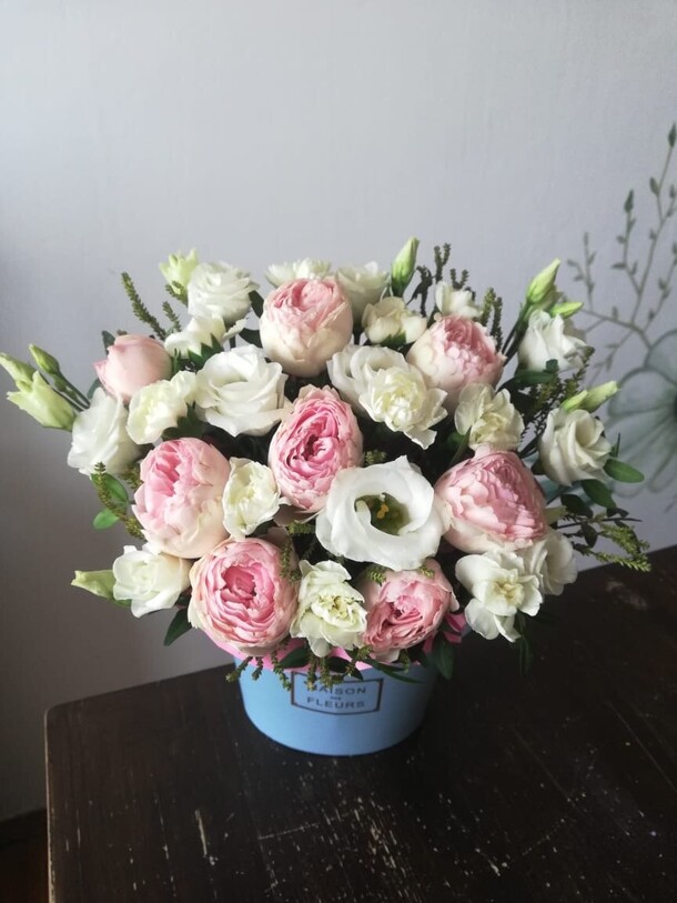 Сумочка с цветами, артикул F1320494 - 3490 рублей, доставка по городу. Flawery - доставка цветов