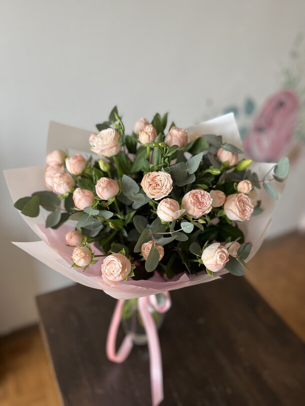 Букет с пионовидной розой, артикул F1322145 - 7330 рублей, доставка по городу. Flawery - доставка цветов