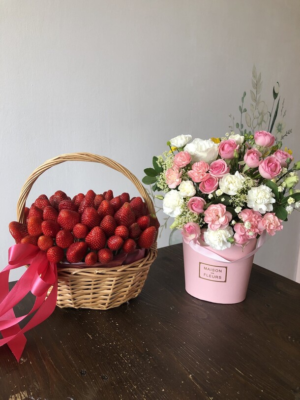 Цветочный набор, артикул F1329982 - 11690 рублей, доставка по городу. Flawery - доставка цветов