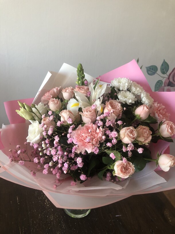 Букет с гипсофилой, артикул F1329984 - 4990 рублей, доставка по городу. Flawery - доставка цветов