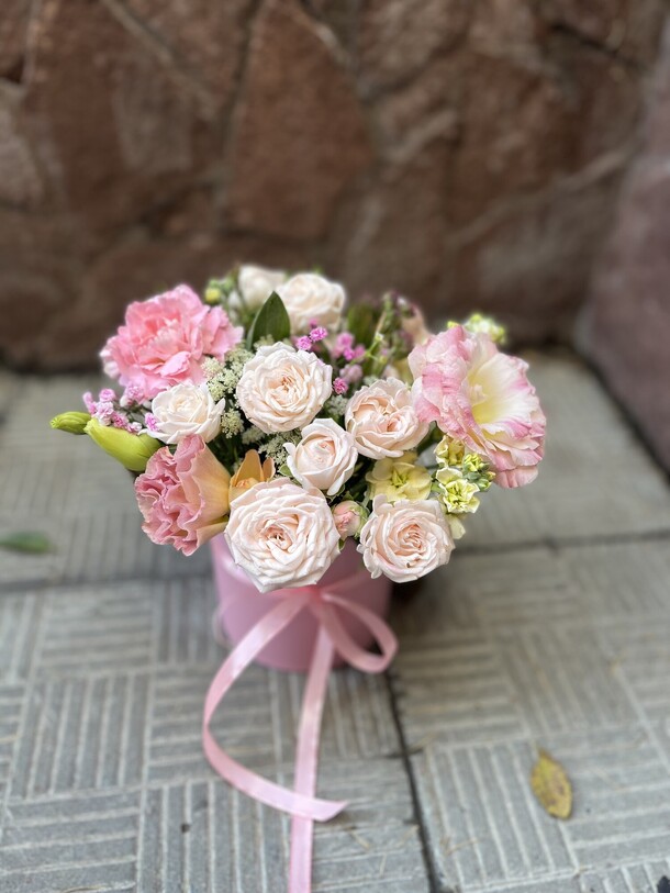 Коробочка с розами, артикул F1330207 - 2570 рублей, доставка по городу. Flawery - доставка цветов