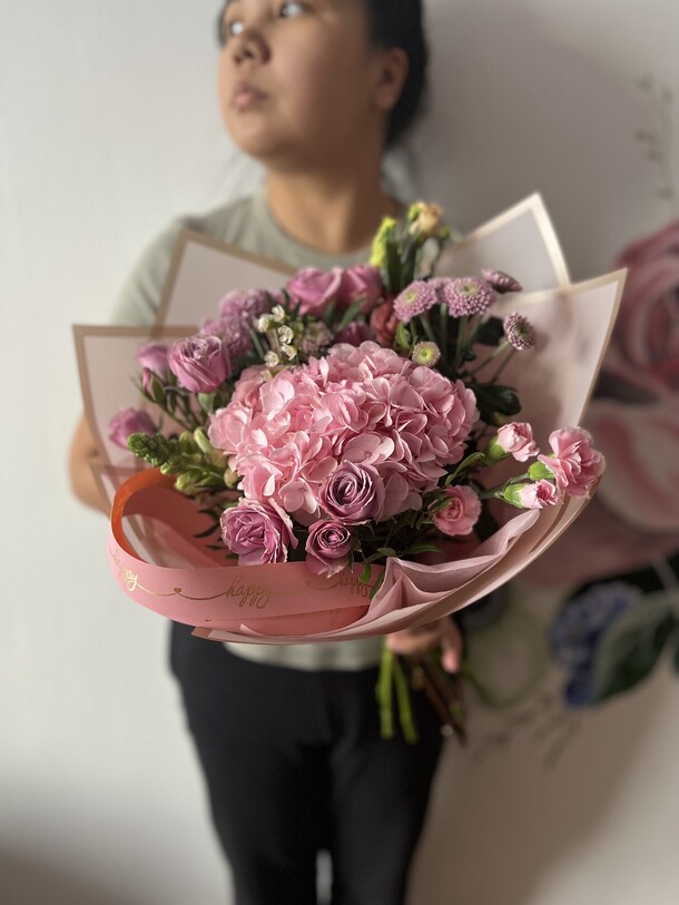 Букет с гортензией, артикул F1332281 - 5990 рублей, доставка по городу. Flawery - доставка цветов