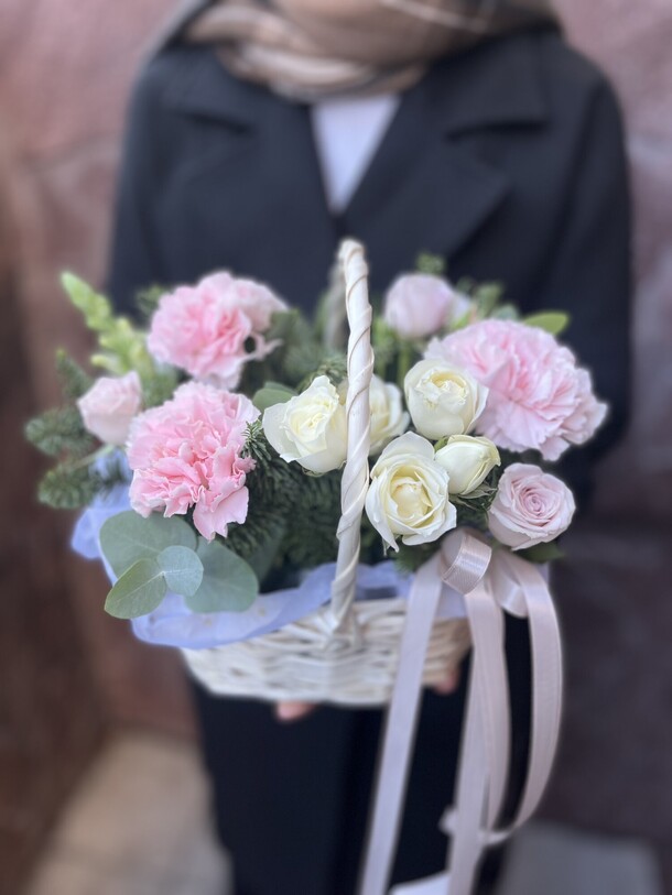 Цветы в корзине, артикул F1346878 - 4980 рублей, доставка по городу. Flawery - доставка цветов