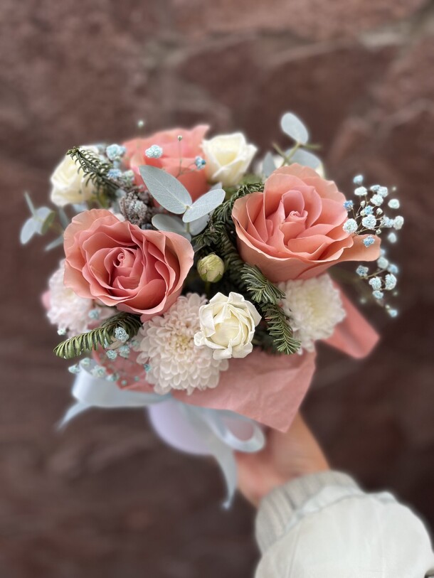 Зимний с розами, артикул F1355883 - 2695 рублей, доставка по городу. Flawery - доставка цветов