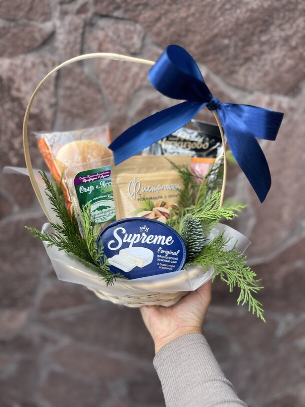 Корзина бон аппети, артикул F1367669 - 2990 рублей, доставка по городу. Flawery - доставка цветов