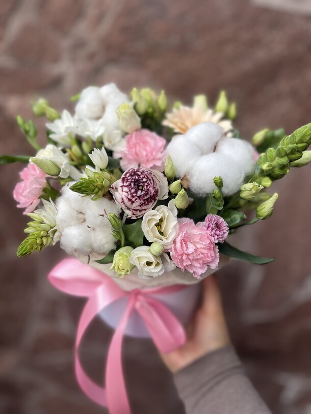 Композиция с хлопком, артикул F1373707 - 2990 рублей, доставка по городу. Flawery - доставка цветов