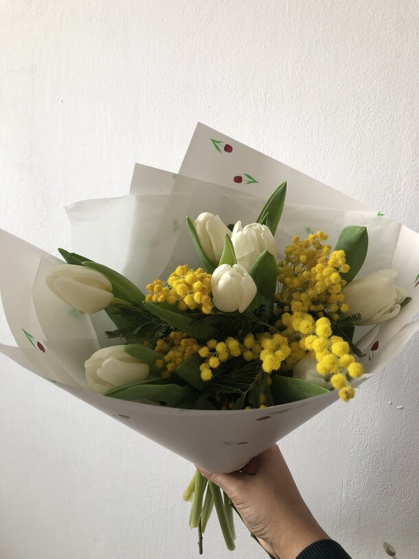 Тюльпаны и мимоза, артикул F1385180 - 2990 рублей, доставка по городу. Flawery - доставка цветов