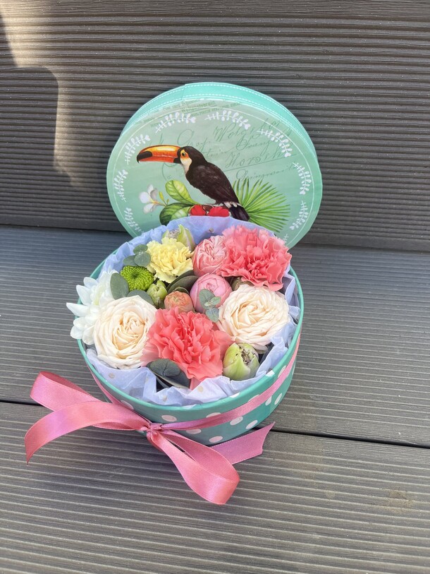 Коробочка с цветами, артикул F1401763 - 1990 рублей, доставка по городу. Flawery - доставка цветов