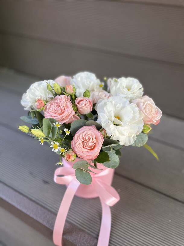 Цветы в коробке, артикул F1427389 - 2790 рублей, доставка по городу. Flawery - доставка цветов