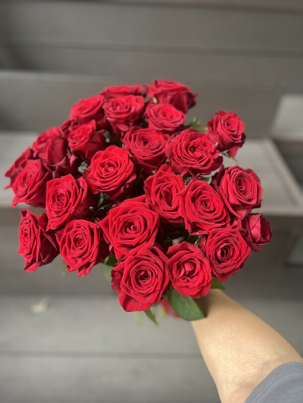 25 красных роз, артикул F1450501 - 8890 рублей, доставка по городу. Flawery - доставка цветов