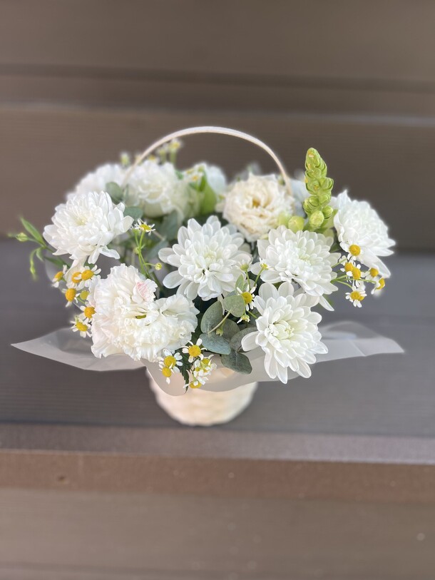 Цветы в корзиночке, артикул F1456941 - 2490 рублей, доставка по городу. Flawery - доставка цветов