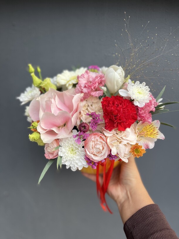 Цветочная композиция в тыкве, артикул F1480422 - 2890 рублей, доставка по городу. Flawery - доставка цветов