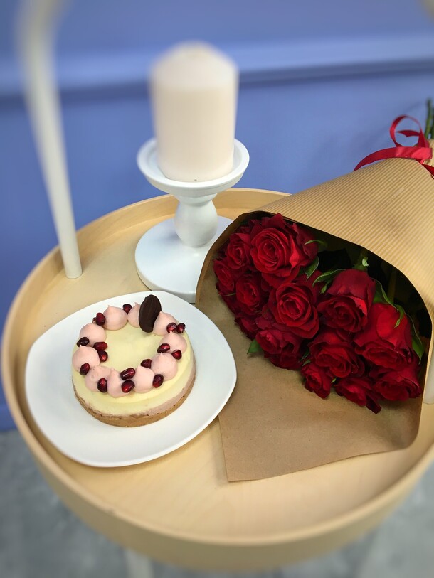 15 красных роз 60 см, артикул F1153796 - 4500 рублей, доставка по городу. Flawery - доставка цветов