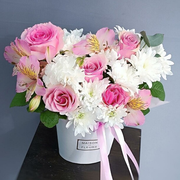 Цветы в коробке, артикул F1304382 - 2680 рублей, доставка по городу. Flawery - доставка цветов