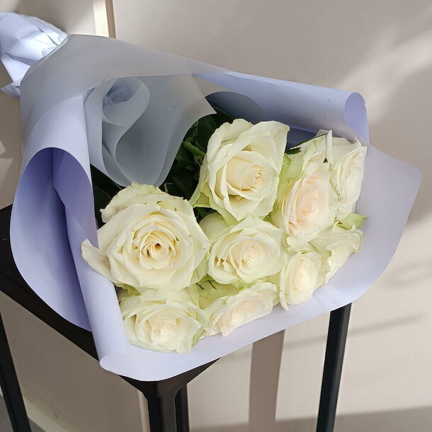 9 белых роз, артикул F1304400 - 2630 рублей, доставка по городу. Flawery - доставка цветов