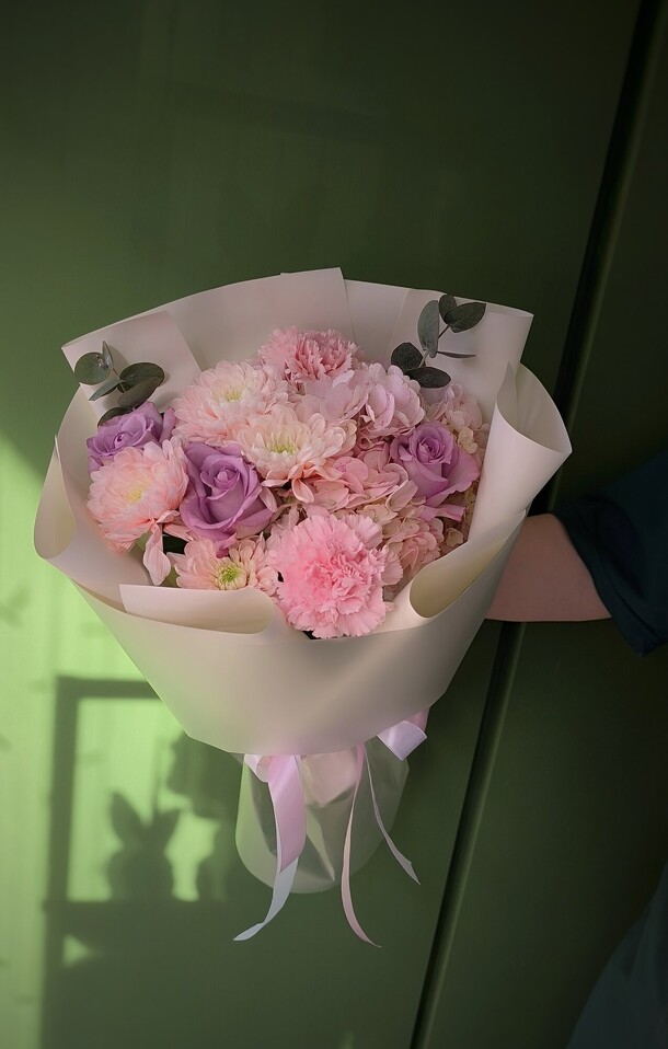 Цветочный комплимент, артикул F1491993 - 2650 рублей, доставка по городу. Flawery - доставка цветов