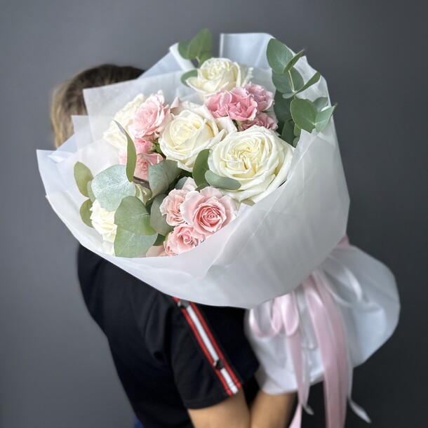 Сборный букет из роз, артикул F1318190 - 5940 рублей, доставка по городу. Flawery - доставка цветов