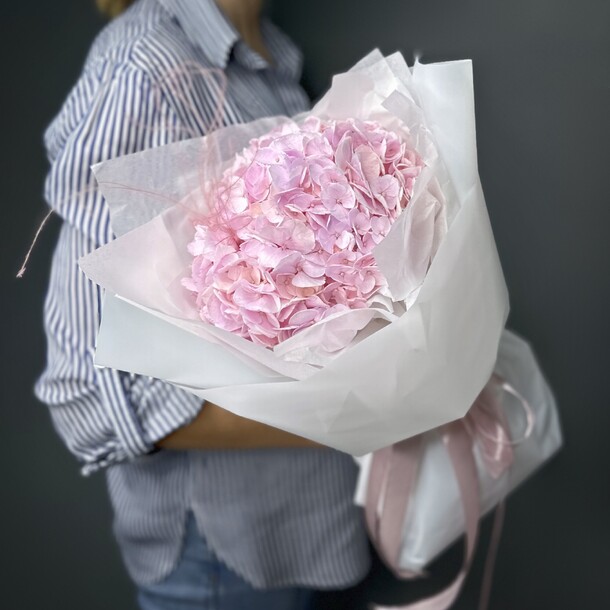 Букет из веточки гортензии, артикул F1319073 - 2000 рублей, доставка по городу. Flawery - доставка цветов