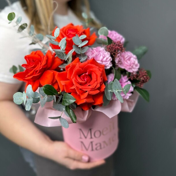 Коробка шляпная сборная "моей маме", артикул F1341289 - 5830 рублей, доставка по городу. Flawery - доставка цветов