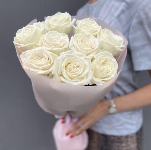 Белые розы 9 шт, артикул F1345894 - 4690 рублей, доставка по городу. Flawery - доставка цветов