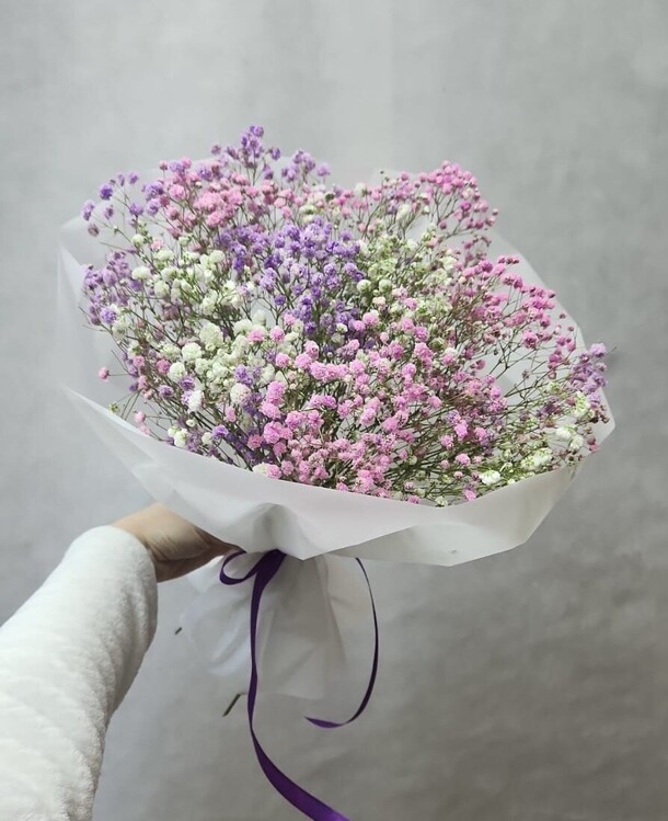 Букет с гипсофилой, артикул F1353341 - 2990 рублей, доставка по городу. Flawery - доставка цветов