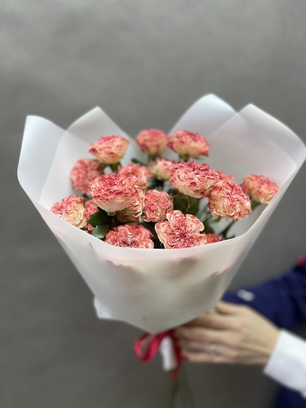 Кустовая роза букет, артикул F1378047 - 3250 рублей, доставка по городу. Flawery - доставка цветов